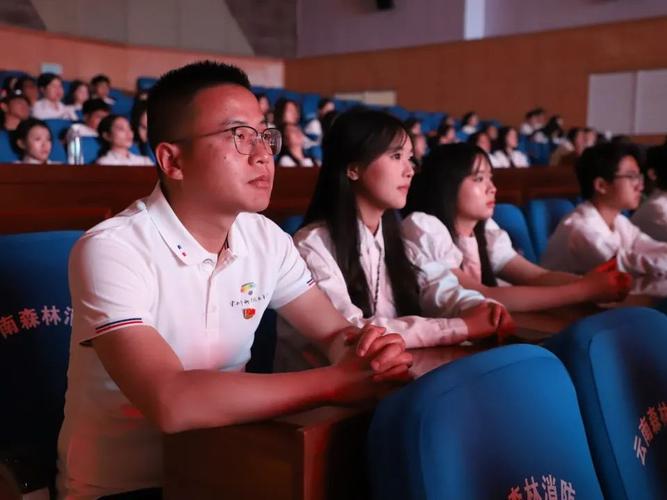 "张桂梅思政大讲堂昆明传媒分课堂"在云南省森林消防总队开讲