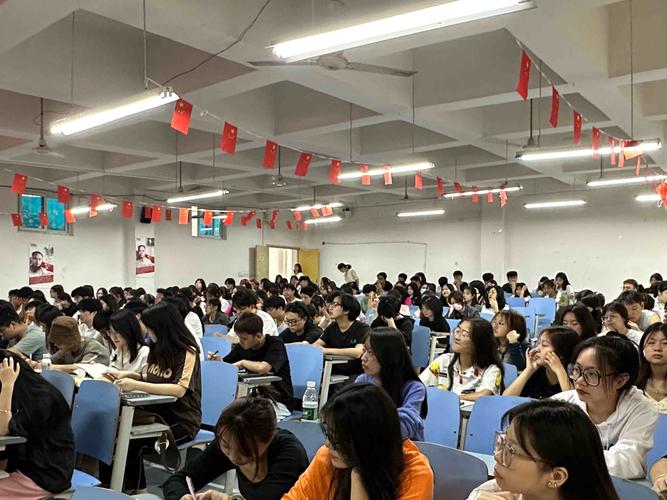 凝心铸魂立德树人②重庆传媒职业学院校领导深入课堂讲授思政课