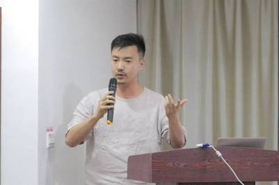 华清动态丨华清开展集团市场战略与商业模式分享会