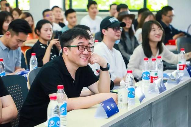在清华上课的6小时我们经历了什么2019蓝鲸财经青年传媒人论坛干货